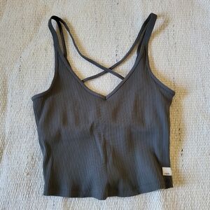 Vuori Rib Crop Tank Top in Size Medium